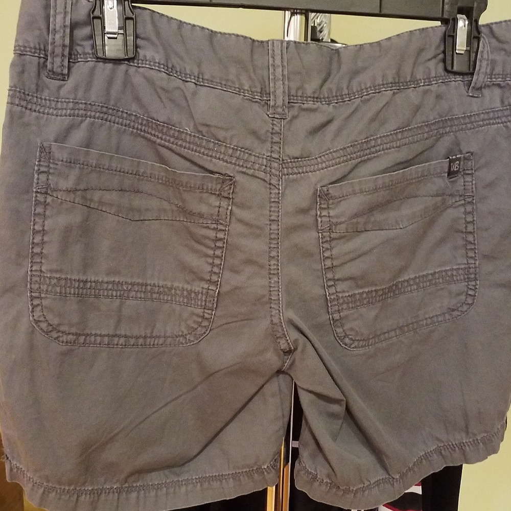 SHORTS - Picture 3 of 3